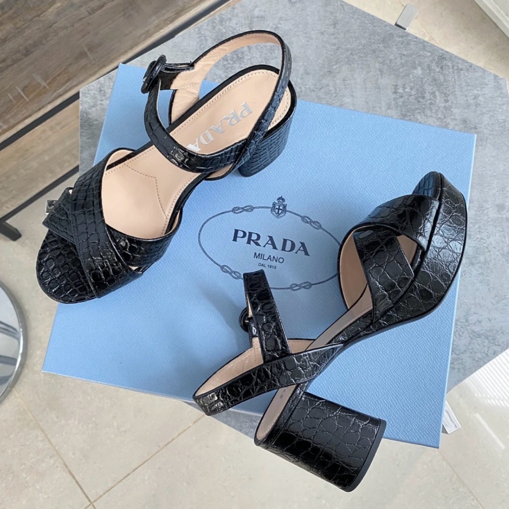 Prada Black Calzature Donnna Chunky Heel. Size 38. Pristine condition